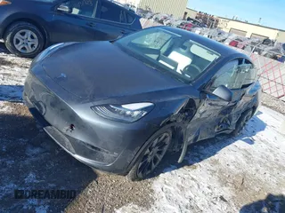 2021 Tesla Model Y Long Range with VIN 5YJYGDEE0MF228744, listed as a IAAI auction lot 41410731 with 32,371 mi miles. Bid and sale history available at carsss.com. Image 18.