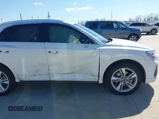 2024 Audi Q3 S line Premium Plus z VIN WA1EECF32R1141891, wystawiony jako IAAI lot #41668111 z przebiegiem 1426 mil mil oraz . Historia ofert i sprzedaży dostępna na DreamBid. Obrazek 13.