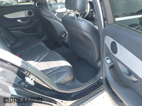 2019 Mercedes-Benz C 300 z VIN 55SWF8DB9KU291393, wystawiony jako IAAI lot #42105875 z przebiegiem 38 853 mil mil oraz . Historia ofert i sprzedaży dostępna na DreamBid. Obrazek 8.