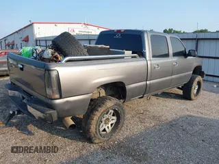 2004 GMC Sierra 2500HD Work Truck z VIN 1GTHK23294F184167, wystawiony jako IAAI lot #42321769 z przebiegiem 234 612 mil mil oraz . Historia ofert i sprzedaży dostępna na DreamBid. Obrazek 4.
