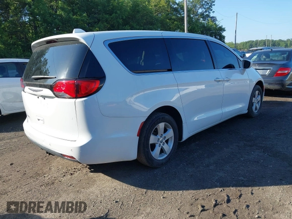 2020 Chrysler Pacifica Touring with VIN 2C4RC1FG4LR135808, listed as a IAAI auction lot 42553096 with 152,942 mi miles and . Bid and sale history available at DreamBid. Image 4.