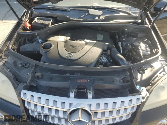 2008 Mercedes-Benz M 550 z VIN 4JGBB72E98A408602, wystawiony jako Copart lot #53737675 z przebiegiem 209 796 mil mil oraz Szkoda całkowita • Salvage title. Historia ofert i sprzedaży dostępna na DreamBid. Obrazek 12.