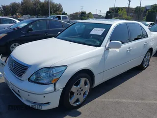 2005 Lexus LS 430 z VIN JTHBN36F755000674, wystawiony jako IAAI lot #42454159 z przebiegiem 163 787 mil mil oraz . Historia ofert i sprzedaży dostępna na DreamBid. Obrazek 2.