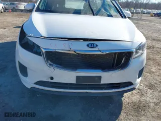 2017 Kia Sedona L with VIN KNDMA5C10H6257698, listed as a IAAI auction lot 41343330 with 141,352 mi miles. Bid and sale history available at carsss.com. Image 6.