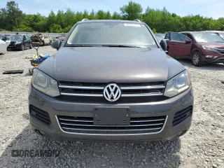 2013 Volkswagen Touareg Lux with VIN WVGEF9BP8DD002947, listed as a Copart auction lot 52590164 with 144,831 mi miles and Salvage Title. Bid and sale history available at DreamBid. Image 5.
