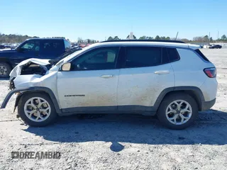 2025 Jeep Compass Latitude with VIN 3C4NJDBNXST520974, listed as a IAAI auction lot 41727651 with 24,054 mi miles and . Bid and sale history available at DreamBid. Image 14.