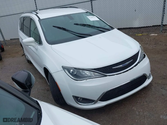 2019 Chrysler Pacifica Touring L with VIN 2C4RC1BG7KR626278, listed as a IAAI auction lot 41498136 with 124,843 mi miles. Bid and sale history available at carsss.com. Image 1.