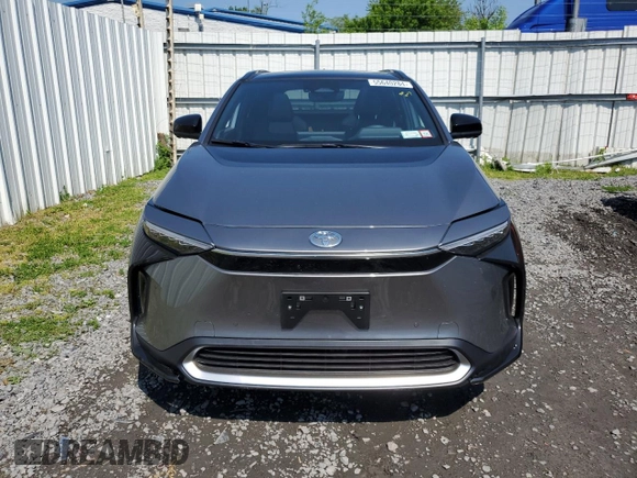 2023 Toyota bZ4X XLE z VIN JTMABACA1PA036308, wystawiony jako Copart lot #55640284 z przebiegiem Nie podano mil oraz . Historia ofert i sprzedaży dostępna na DreamBid. Obrazek 5.