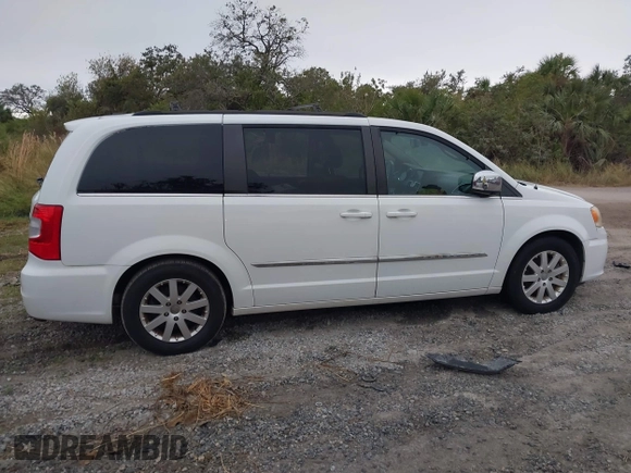 2014 Chrysler Town & Country Touring-L with VIN 2C4RC1CG7ER460427, listed as a IAAI auction lot 40876176 with 177,707 mi miles. Bid and sale history available at carsss.com. Image 13.