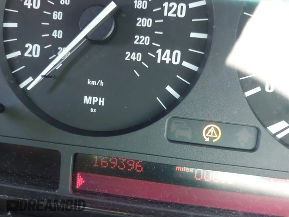 2001 BMW X5 4.4i with VIN WBAFB33511LH18797, listed as a IAAI auction lot 42075328 with 169,396 mi miles. Bid and sale history available at carsss.com. Image 7.
