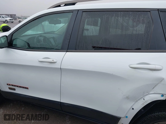 2017 Jeep Cherokee Latitude with VIN 1C4PJLCB5HW571941, listed as a IAAI auction lot 41156440 with 135,862 mi miles and . Bid and sale history available at DreamBid. Image 14.