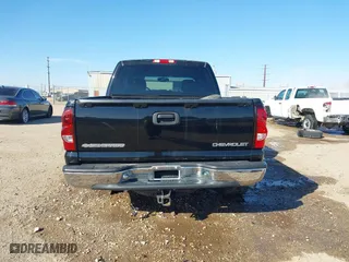 2005 Chevrolet Silverado 1500 LS with VIN 2GCEK13T551184097, listed as a IAAI auction lot 41598653 with 218,461 mi miles. Bid and sale history available at carsss.com. Image 17.