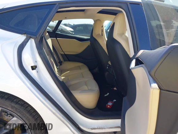2015 Tesla Model S 85D with VIN 5YJSA1H48FF082038, listed as a IAAI auction lot 41712242 with 58,297 mi miles. Bid and sale history available at carsss.com. Image 8.