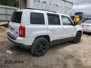 2015 Jeep Patriot Sport z VIN 1C4NJPBA7FD192035, wystawiony jako Copart lot #48484015 z przebiegiem 148 223 mil mil oraz Czysty tytuł • Clean title. Historia ofert i sprzedaży dostępna na DreamBid. Obrazek 3.