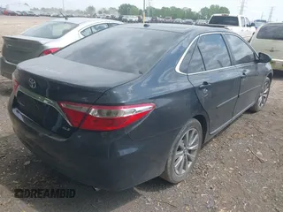 2017 Toyota Camry XLE z VIN 4T1BF1FK2HU759707, wystawiony jako IAAI lot #42192165 z przebiegiem 103 000 mil mil oraz . Historia ofert i sprzedaży dostępna na DreamBid. Obrazek 4.