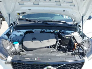 2025 Volvo XC40 Plus Dark Theme с VIN YV4L12UC2S2451557, выставлен на аукционе IAAI как лот 42136456 с пробегом 3 796 миль миль и . История ставок и продаж доступна на DreamBid. Изображение 10.