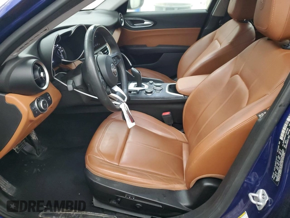 2020 Alfa Romeo Giulia with VIN ZARFAMAN1L7637425, listed as a Copart auction lot 48060025 with 31,083 mi miles and Clean title. Bid and sale history available at DreamBid. Image 7.