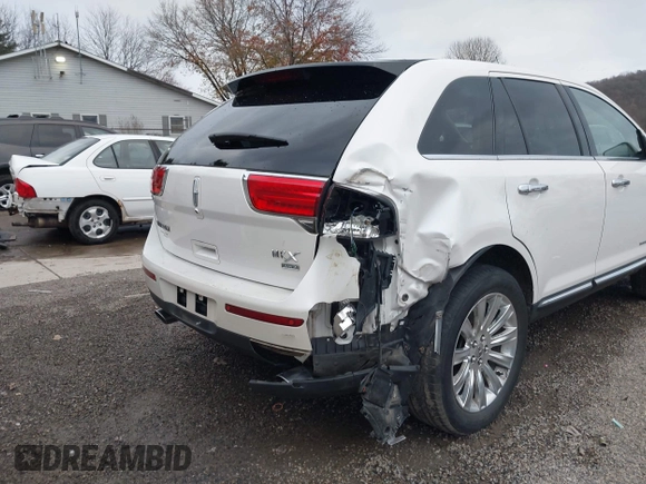 2011 Lincoln MKX with VIN 2LMDJ8JK0BBJ08813, listed as a IAAI auction lot 40978551 with 184,382 mi miles. Bid and sale history available at carsss.com. Image 6.