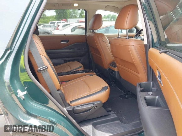 2023 Nissan Pathfinder Platinum z VIN 5N1DR3DH7PC275524, wystawiony jako IAAI lot #42061025 z przebiegiem 22 670 mil mil oraz . Historia ofert i sprzedaży dostępna na DreamBid. Obrazek 8.