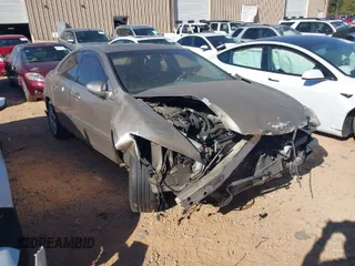 2005 Acura RL with VIN JH4KB16525C002204, listed as a IAAI auction lot 40620390 with 231,412 mi miles. Bid and sale history available at carsss.com. Image 1.