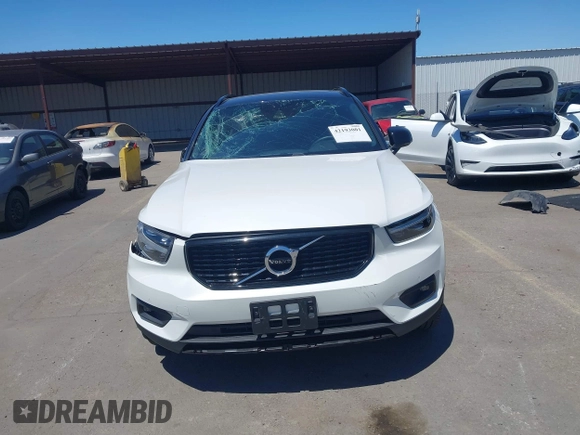 2022 Volvo XC40 R-Design with VIN YV4162UM1N2739706, listed as a IAAI auction lot 42193001 with 15,579 mi miles and . Bid and sale history available at DreamBid. Image 13.