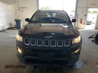 2018 Jeep Compass Latitude z VIN 3C4NJDBB2JT232824, wystawiony jako Copart lot #58095455 z przebiegiem 61 917 mil mil oraz Szkoda całkowita • Salvage title. Historia ofert i sprzedaży dostępna na DreamBid. Obrazek 5.