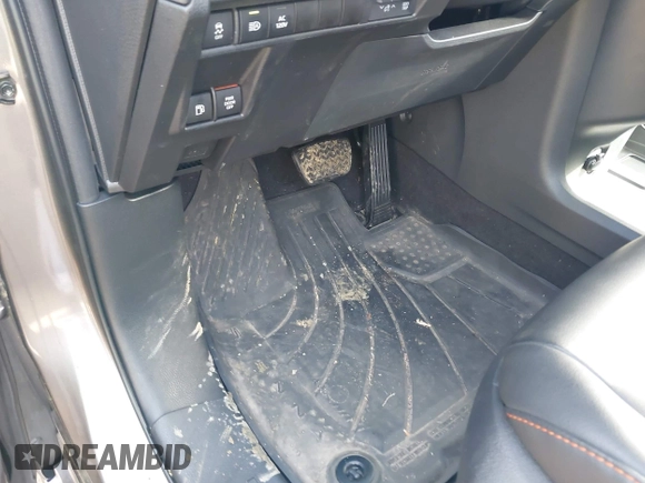 2021 Toyota Sienna XSE with VIN 5TDDSKFC7MS016370, listed as a IAAI auction lot 42381152 with 25,656 mi miles and . Bid and sale history available at DreamBid. Image 6.