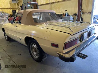 1973 Alfa Romeo Spider z VIN AR3041681, wystawiony jako Copart lot #73928654 z przebiegiem 20 513 mil mil oraz Tytuł czysty. Historia ofert i sprzedaży dostępna na DreamBid. Obrazek 3.