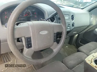 2006 Ford F-150 XLT z VIN 1FTRW14W86KB70923, wystawiony jako IAAI lot #42852626 z przebiegiem 126 037 mil mil oraz . Historia ofert i sprzedaży dostępna na DreamBid. Obrazek 2.