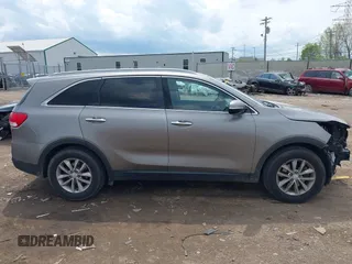 2016 Kia Sorento LX with VIN 5XYPG4A57GG003204, listed as a IAAI auction lot 42053975 with 189,653 mi miles. Bid and sale history available at carsss.com. Image 13.