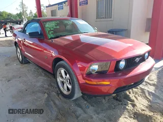 2007 Ford Mustang GT Deluxe z VIN 1ZVHT85HX75286862, wystawiony jako IAAI lot #42168563 z przebiegiem 108 446 mil mil oraz . Historia ofert i sprzedaży dostępna na DreamBid. Obrazek 1.