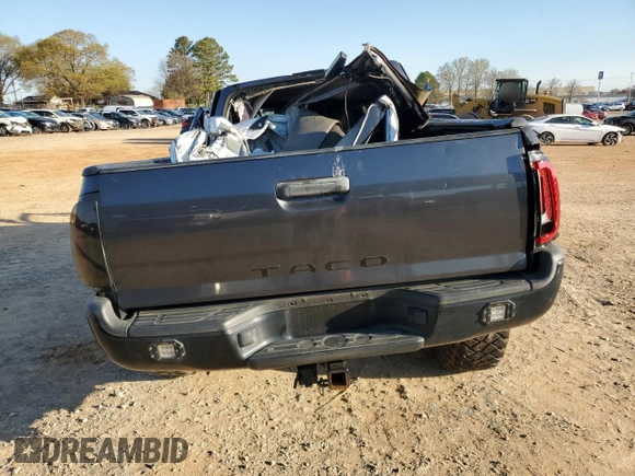 2015 Toyota Tacoma z VIN 5TFUX4EN6FX030970, wystawiony jako Copart lot #50354015 z przebiegiem Nie podano mil oraz Szkoda całkowita • Salvage title. Historia ofert i sprzedaży dostępna na DreamBid. Obrazek 6.