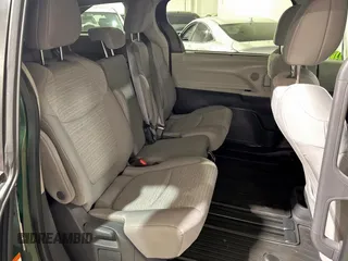 2021 Toyota Sienna LE z VIN 5TDKSKFC5MS006315, wystawiony jako Copart lot #60327465 z przebiegiem 44 497 mil mil oraz Czysty tytuł • Clean title. Historia ofert i sprzedaży dostępna na DreamBid. Obrazek 6.