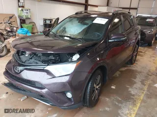 2018 Toyota RAV4 XLE with VIN 2T3WFREV4JW506543, listed as a IAAI auction lot 41720747 with 43,277 mi miles. Bid and sale history available at carsss.com. Image 17.
