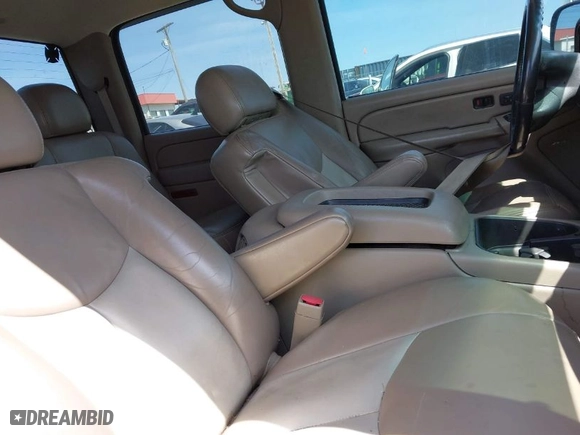 2005 Chevrolet Silverado 1500 LS with VIN 2GCEK13TX51227445, listed as a IAAI auction lot 41953780 with 231,860 mi miles. Bid and sale history available at carsss.com. Image 5.