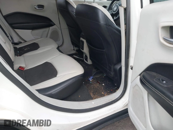 2017 Jeep Compass Latitude with VIN 3C4NJDBB5HT631320, listed as a IAAI auction lot 41446430 with 122,043 mi miles. Bid and sale history available at carsss.com. Image 8.