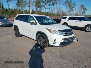 2017 Toyota Highlander LE z VIN 5TDZZRFH3HS190139, wystawiony jako IAAI lot #41453012 z przebiegiem 124 915 mil mil oraz . Historia ofert i sprzedaży dostępna na DreamBid. Obrazek 1.