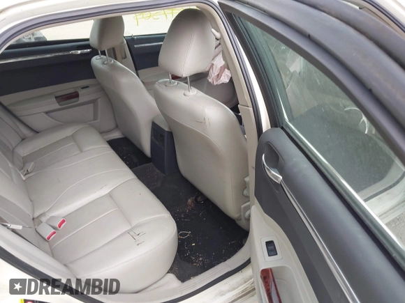 2005 Chrysler 300 Touring z VIN 2C3AA53G95H547489, wystawiony jako IAAI lot #42247825 z przebiegiem 189 694 mil mil oraz . Historia ofert i sprzedaży dostępna na DreamBid. Obrazek 8.