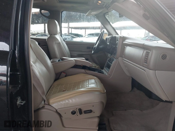 2005 Chevrolet Suburban LT with VIN 3GNEC16Z35G295761, listed as a IAAI auction lot 42168762 with 174,811 mi miles and . Bid and sale history available at DreamBid. Image 5.