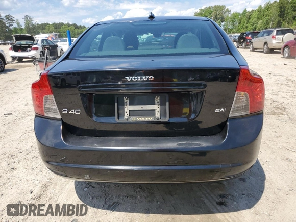 2008 Volvo S40 2.4L z VIN YV1MS382282365003, wystawiony jako Copart lot #55931845 z przebiegiem 225 785 mil mil oraz Czysty tytuł • Clean title. Historia ofert i sprzedaży dostępna na DreamBid. Obrazek 6.