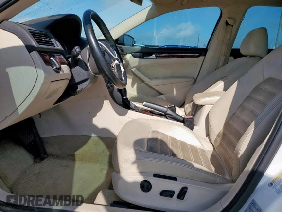 2013 Volkswagen Passat SEL Premium z VIN 1VWCN7A30DC051564, wystawiony jako Copart lot #58565845 z przebiegiem 113 788 mil mil oraz Czysty tytuł • Clean title. Historia ofert i sprzedaży dostępna na DreamBid. Obrazek 7.