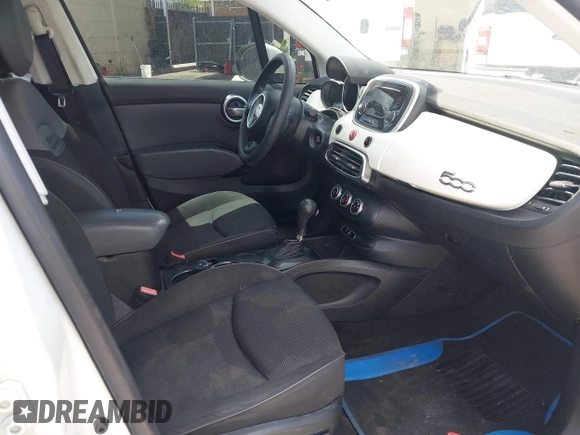2016 FIAT 500X Pop z VIN ZFBCFXAT6GP477503, wystawiony jako IAAI lot #42536327 z przebiegiem 128 446 mil mil oraz . Historia ofert i sprzedaży dostępna na DreamBid. Obrazek 5.