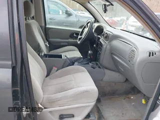 2007 Chevrolet TrailBlazer LS with VIN 1GNDT13S972114838, listed as a IAAI auction lot 41905506 with 192,123 mi miles. Bid and sale history available at carsss.com. Image 5.