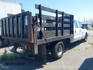 1999 Ford F-350 z VIN 1FDSW34S6XEE06653, wystawiony jako IAAI lot #42697070 z przebiegiem 194 164 mil mil oraz . Historia ofert i sprzedaży dostępna na DreamBid. Obrazek 4.