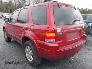 2007 Ford Escape Limited with VIN 1FMYU94127KB58591, listed as a IAAI auction lot 41563492 with 117,101 mi miles. Bid and sale history available at carsss.com. Image 3.
