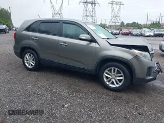 2014 Kia Sorento LX с VIN 5XYKT3A65EG544922, выставлен на аукционе IAAI как лот 42284639 с пробегом 88 820 миль миль и . История ставок и продаж доступна на DreamBid. Изображение 1.