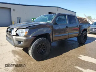 2015 Toyota Tacoma z VIN 3TMLU4EN0FM173990, wystawiony jako Copart lot #56098645 z przebiegiem 141 626 mil mil oraz Szkoda całkowita • Salvage title. Historia ofert i sprzedaży dostępna na DreamBid. Obrazek 1.
