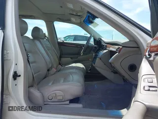 2002 Cadillac DeVille z VIN 1G6KD54Y42U141596, wystawiony jako IAAI lot #41989690 z przebiegiem 169 862 mil mil oraz . Historia ofert i sprzedaży dostępna na DreamBid. Obrazek 5.