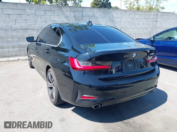 2021 BMW 3 Series 330i z VIN 3MW5R1J02M8B67582, wystawiony jako IAAI lot #41880589 z przebiegiem 31 915 mil mil oraz . Historia ofert i sprzedaży dostępna na DreamBid. Obrazek 3.