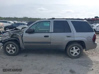 2005 Chevrolet TrailBlazer LT with VIN 1GNDT13S252250046, listed as a IAAI auction lot 41863119 with 194,102 mi miles. Bid and sale history available at carsss.com. Image 14.